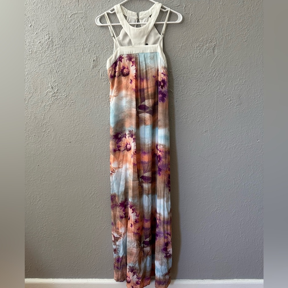GORGEOUS maxi dress with super flattering neckline